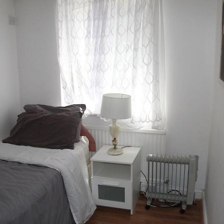 Grey Double Bedroom London Exterior foto